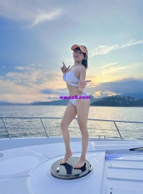 美女身材这么好，不穿比基尼可惜了