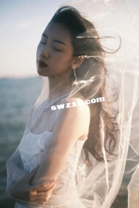 陈都灵｜海边写真