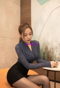这样的女同事你会帮她修打印机吗
